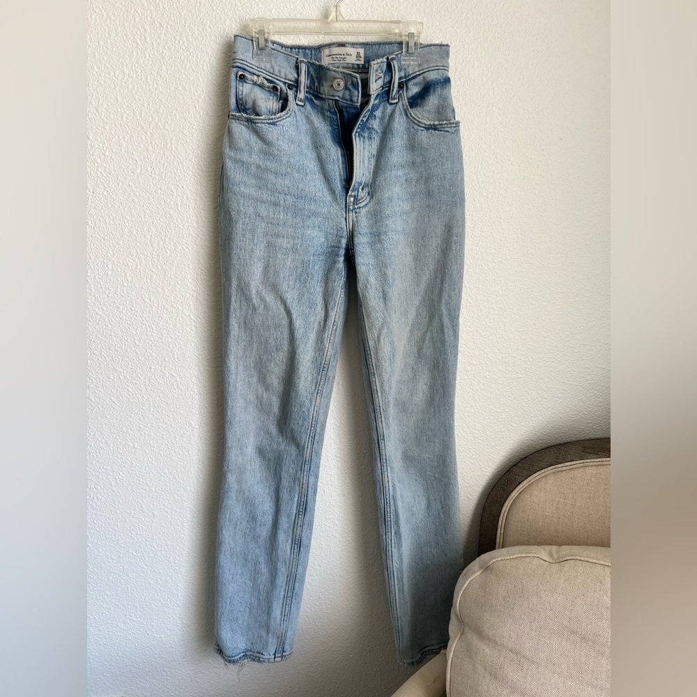 Abercrombie & Fitch - The 90’s Straight Ultra High Rise Jeans 23 R